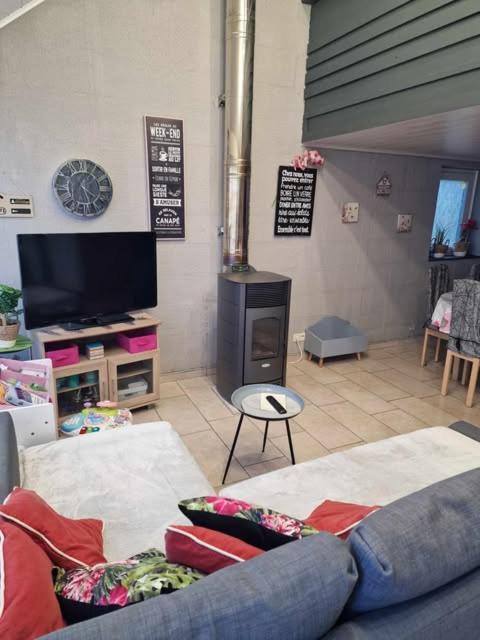 Cocon Douillet Avec Chaleur Ambiante Du Poele A Pellets Villa Hastiere-par-dela Luaran gambar